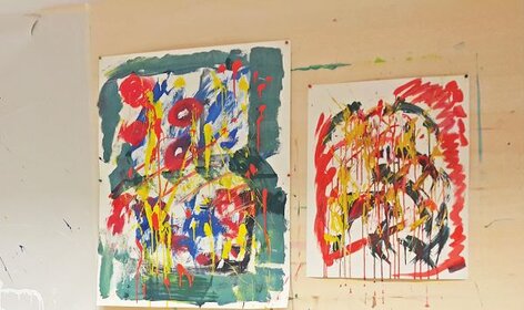 Malen hilft, um wieder Lebensqualität nach der Krebserkrankung zu gewinnen. © Universitätsklinikum Freiburg/Britt Schilling