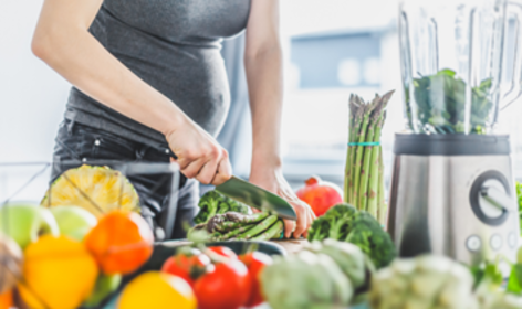 Eine ausgewogene Ernährung in der Schwangerschaft und Stillzeit ist wichtig für Mutter und Kind. ©freepik Eine ausgewogene Ernährung in der Schwangerschaft und Stillzeit ist wichtig für Mutter und Kind. ©freepik