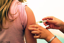 Ein kleiner Piks mit viel Wirkung. Die jährliche Grippeimpfung schützt einen selbst und das Umfeld. (c)Fotolia