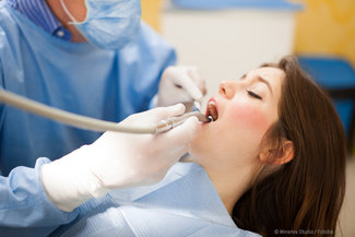 Zahnheilkunde 8 Sofort Tipps Bei Ausgeschlagenen Zahnen