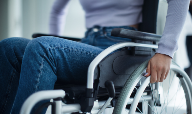 Neue Hoffnung für MS-Patient*innen: KI enthüllt, dass Multiple Sklerose kein starres Schicksal ist, sondern ein veränderbarer Verlauf. ©AdobeStock
