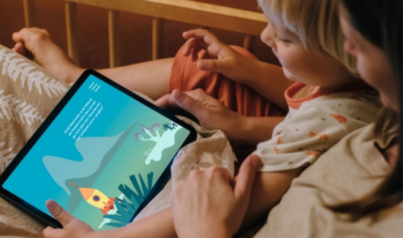 Lonis Weltraumreise“ führt Kinder in einem geschützten digitalen Rahmen verständlich an die wichtigsten Aspekte einer Krebserkrankung heran. (c)Mockuuup Studio: https://mockuuups.studio/