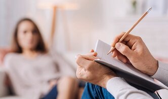 Einzel- und Gruppentherapie