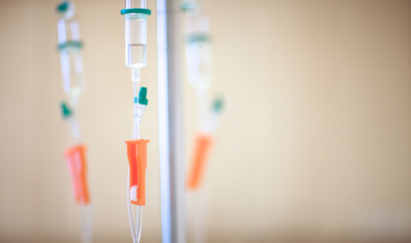 Das Alzheimer-Medikament Lecanemab wird im Rahmen einer Infusionstherapie verabreicht – alle zwei Wochen über einen Zeitraum von eineinhalb Jahren. ©Fotolia