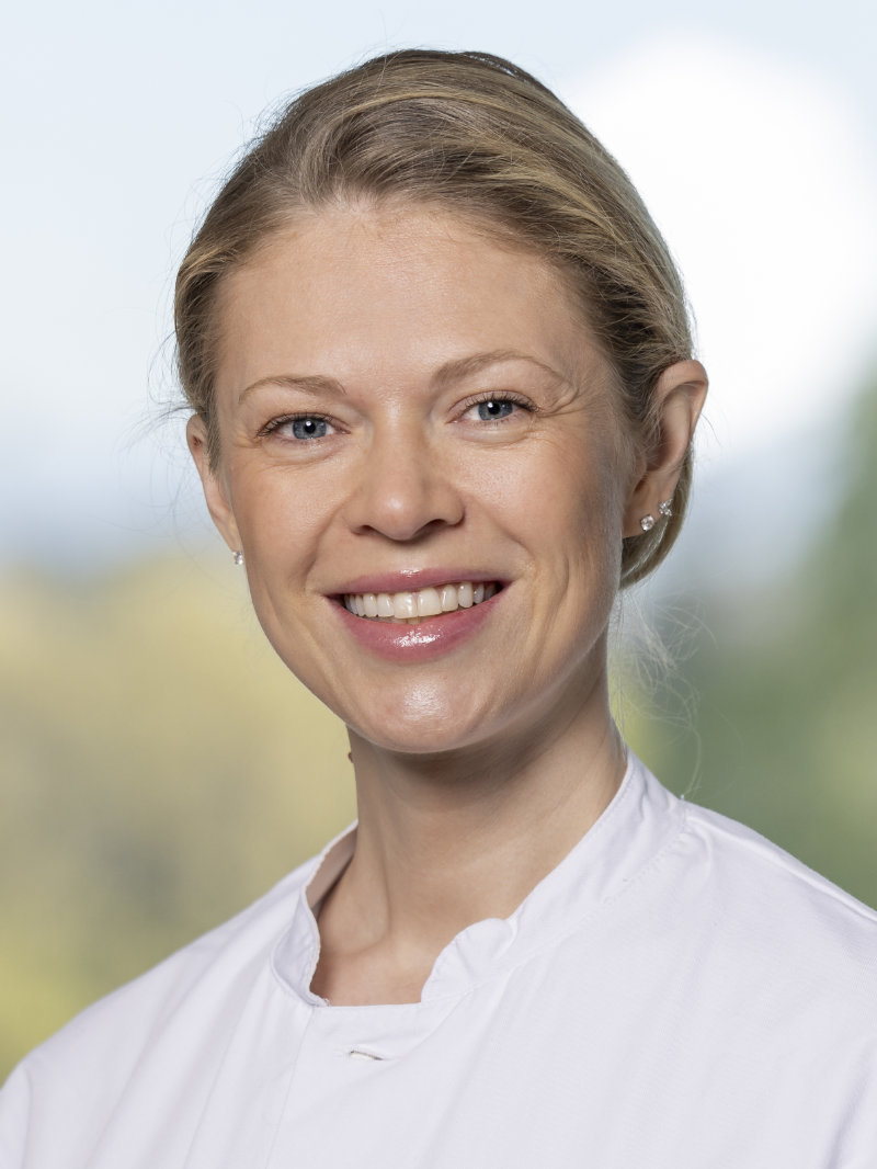 Dr. Aiste Kernen Dr. Aiste Kernen